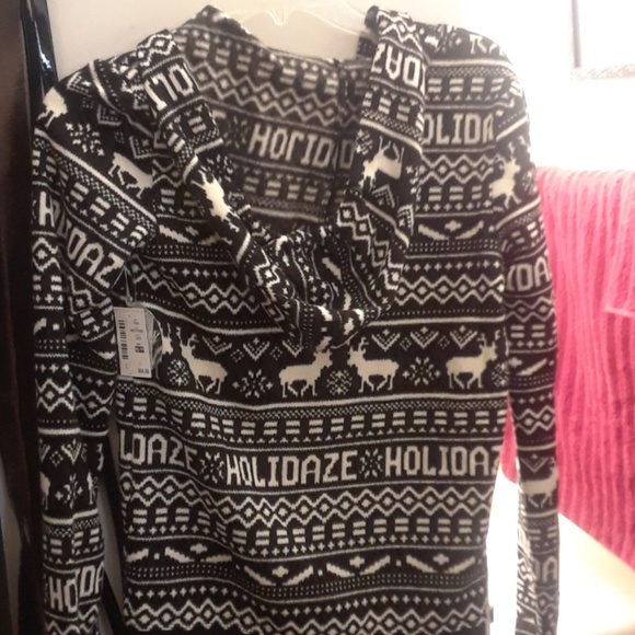 Black and White NWT Holiday Sweater XS - Picture 7 of 7